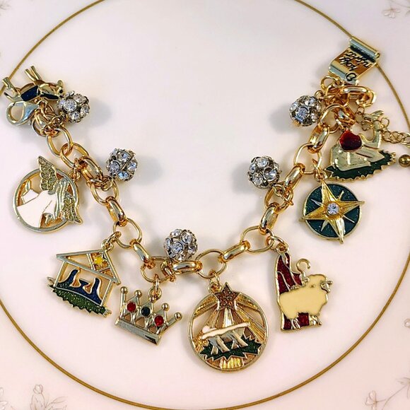 Vtg Christmas Story CHARM Bracelet Gold Tone Designed for Macy's - Picture 1 of 11